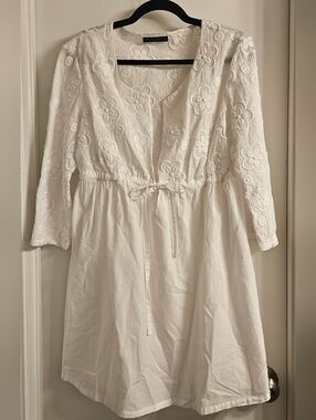 La Blanca By Rod Beattie White Embroidered Floral Bathing Suit Cover Up. Size M